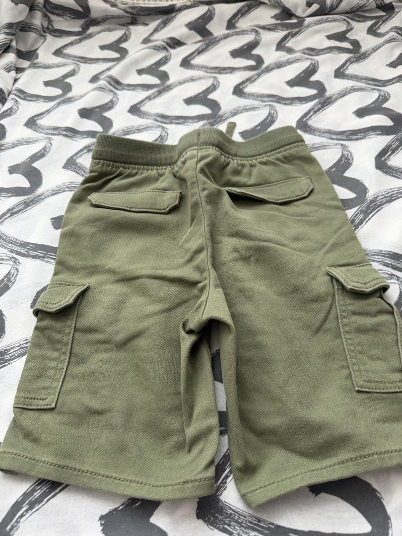 H&M Shorts Bundle (Category: Babies & Kids Fashion) located in Pasig City. Submitted by fancytracy (Listing ID 1458708210, Image 2). Description: Size 6-7yrs old.