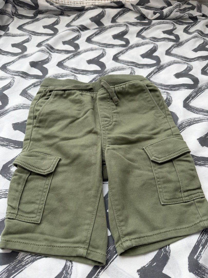 H&M Shorts Bundle (Category: Babies & Kids Fashion) located in Pasig City. Submitted by fancytracy (Listing ID 1458708210, Image 1). Description: Size 6-7yrs old.