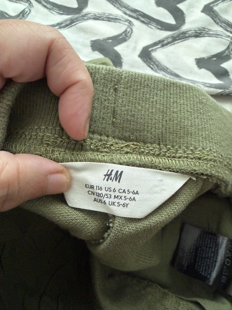 H&M Shorts Bundle (Category: Babies & Kids Fashion) located in Pasig City. Submitted by fancytracy (Listing ID 1458708210, Image 3). Description: Size 6-7yrs old.