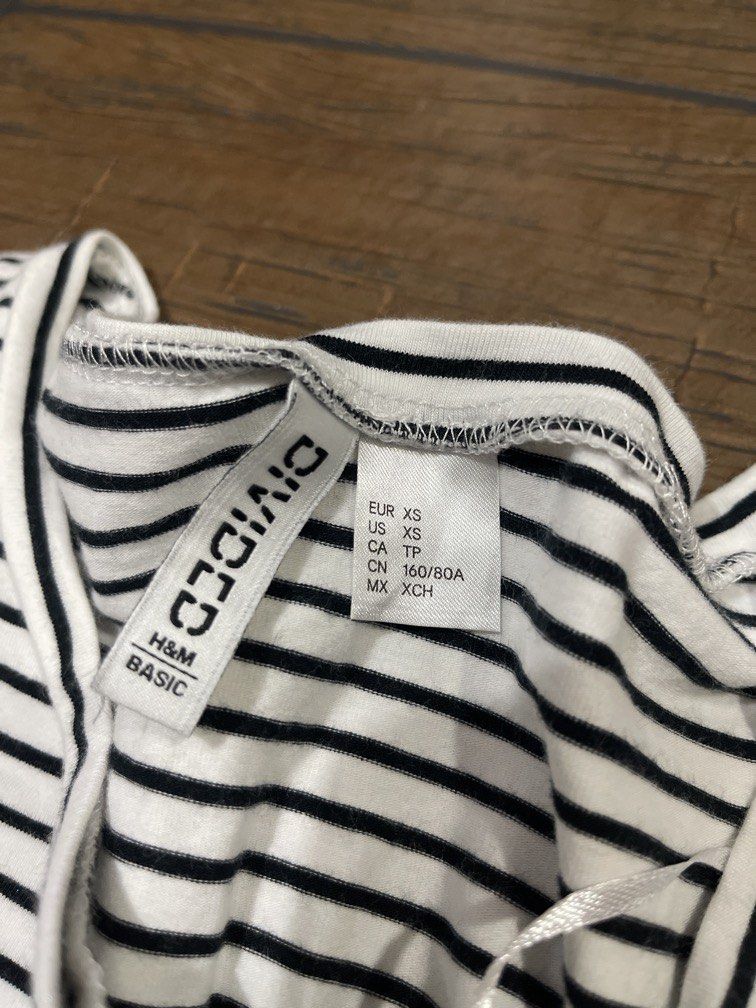 H&M Striped Top (Category: Blouses) located in Manila. Submitted by klocketcollection (Listing ID 1458828178, Image 2). Description: Bought this 1 month ago. Used once.