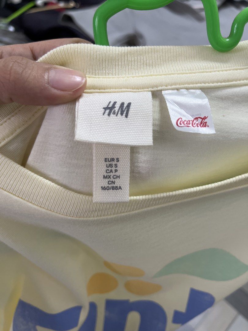 H&M Yellow Graphic Shirt (Category: Shirts) located in Santiago. Submitted by sissy.declutter (Listing ID 1458755515, Image 2). Description: Length: 24 inches, width: 18 inches .