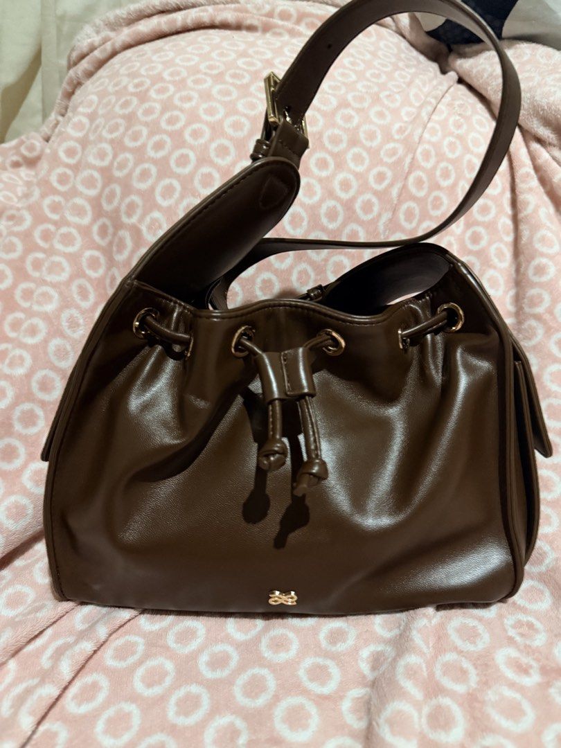 HOLB shoulder bag leather (Category: Shoulder Bags) located in Calamba. Submitted by missceeeee (Listing ID 1458787922, Image 1). Description: Original Bought from Thailand In excellent condition.