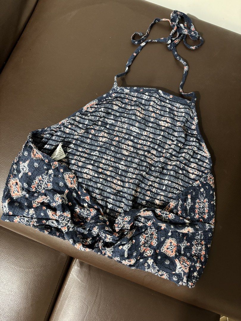Hollister Halter Top (Category: Blouses) located in Pasig City. Submitted by theclutterqueen (Listing ID 1458768930, Image 2). Description: Backless, perfect for beach days 🌴 Preloved, good condition RFS: Decluttering PM if interested 😊.