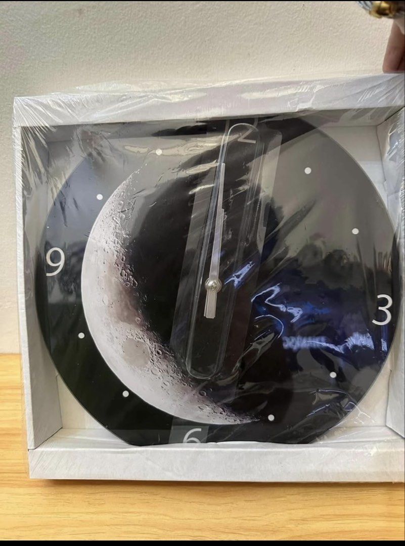 Home box UAE glass crescent moon wall clock (Category: Clocks) located in Mandaluyong City. Submitted by home_box.ae (Listing ID 1458729117, Image 3). Description: .