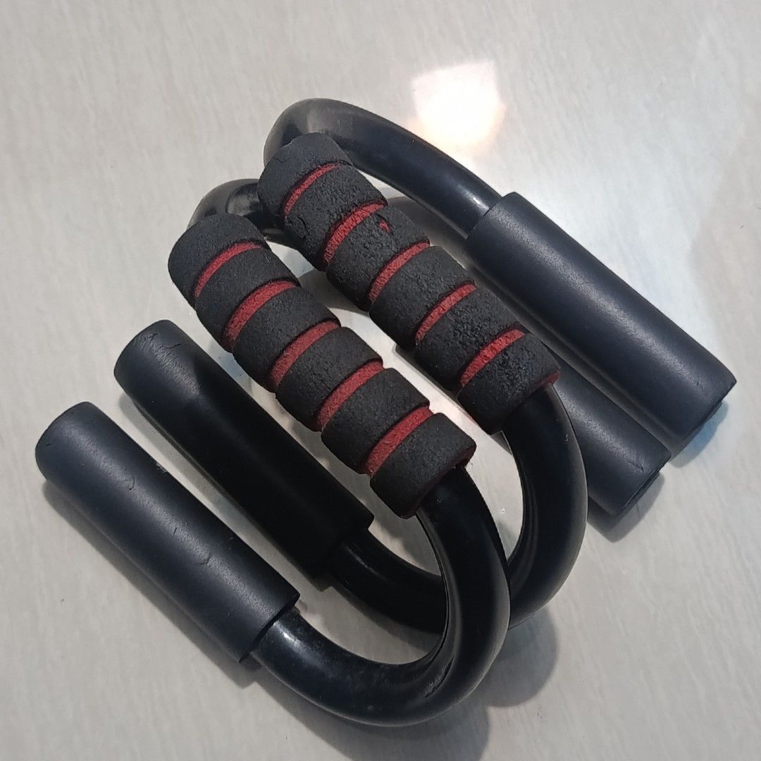 Home Workout Bundle – Push Up Bars + Hand Grips + Grip Trainer (Category: Toning & Stretching Accessories) located in Manila. Submitted by jerrykyle (Listing ID 1458880931, Image 2). Description: Includes: Push-up bars → ₱80 Lifting hand grips (Brand New) → ₱215 Hand-grip trainer → free with bundle ₱250 for all 3! Items can also be sold individually Way of getting the item: Pick up or Meet up ( 📍Pampanga) J&T Express Delivery.