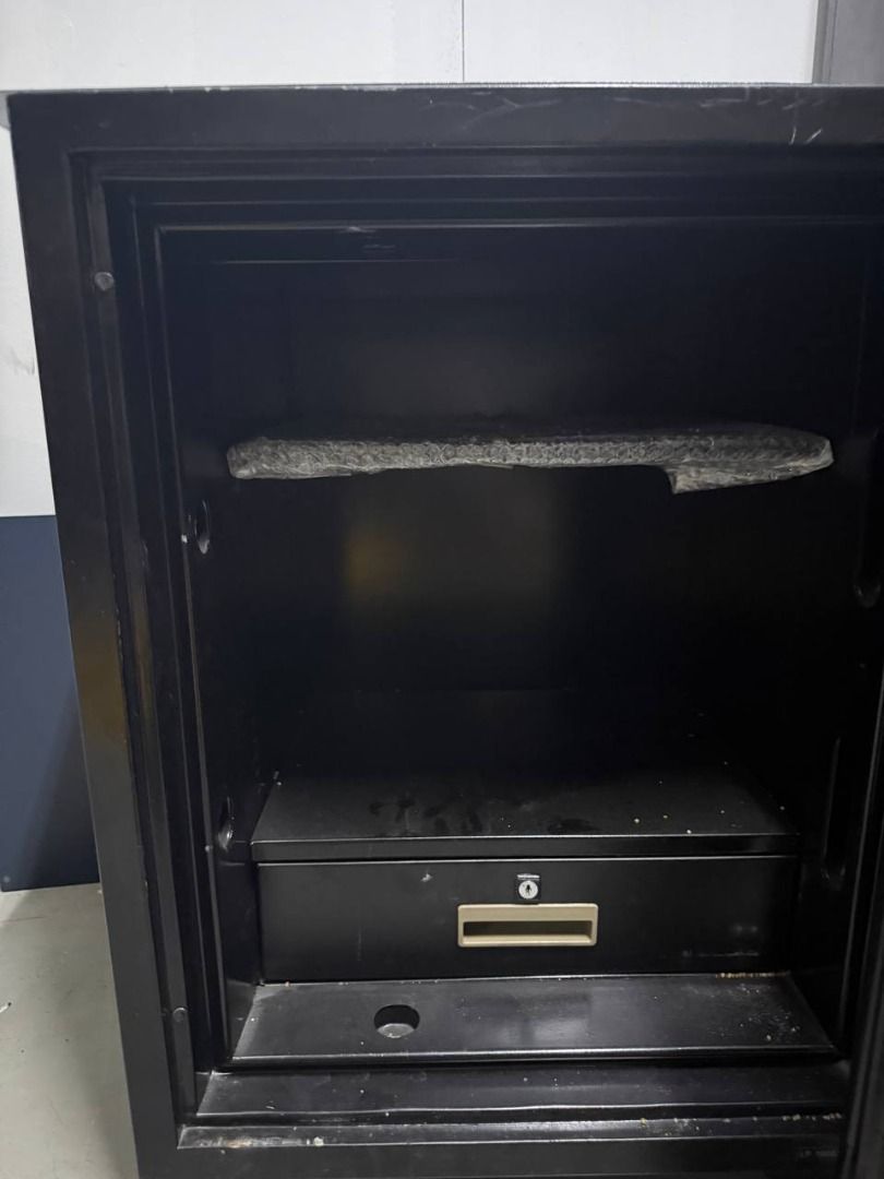 Honeywell Digital Safe with Keypad Lock (Category: Safe) located in Mandaluyong City. Submitted by jenerously (Listing ID 1458819760, Image 2). Description: -Keys only to open.