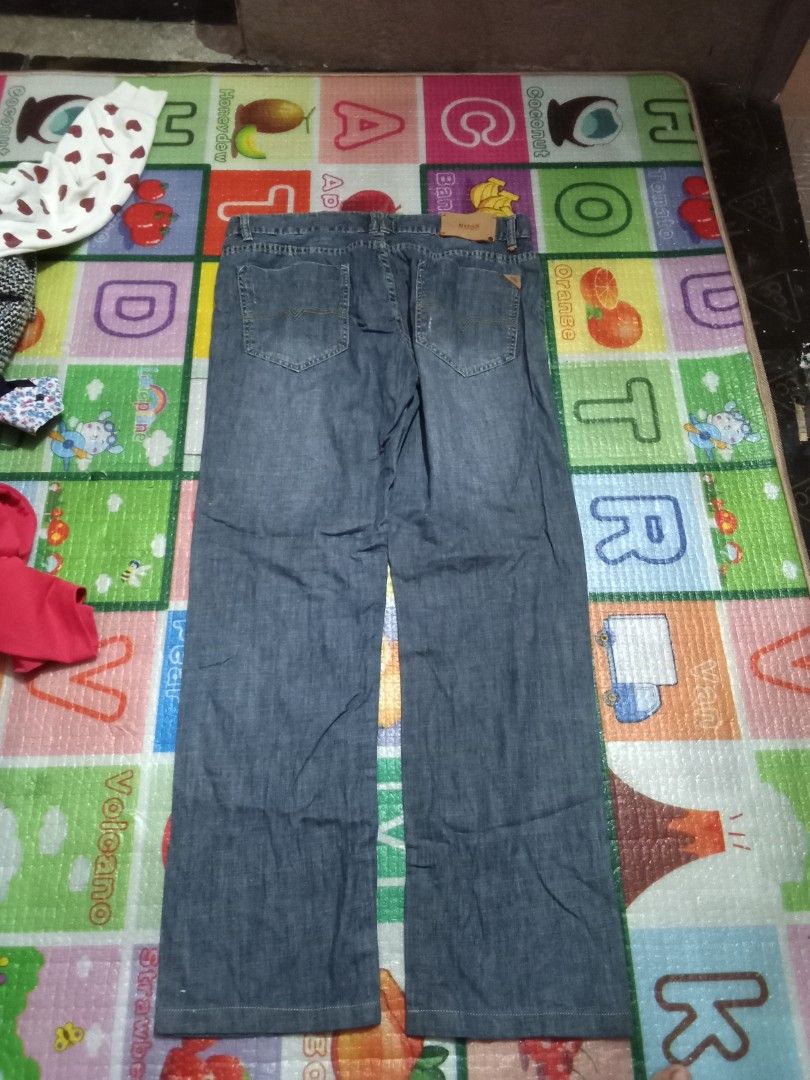 Hugo boss (Category: Jeans) located in Manila. Submitted by tcbukay_zxc25 (Listing ID 1458802676, Image 2). Description: hugo boss pants size 36 length 40 leg opening 8.