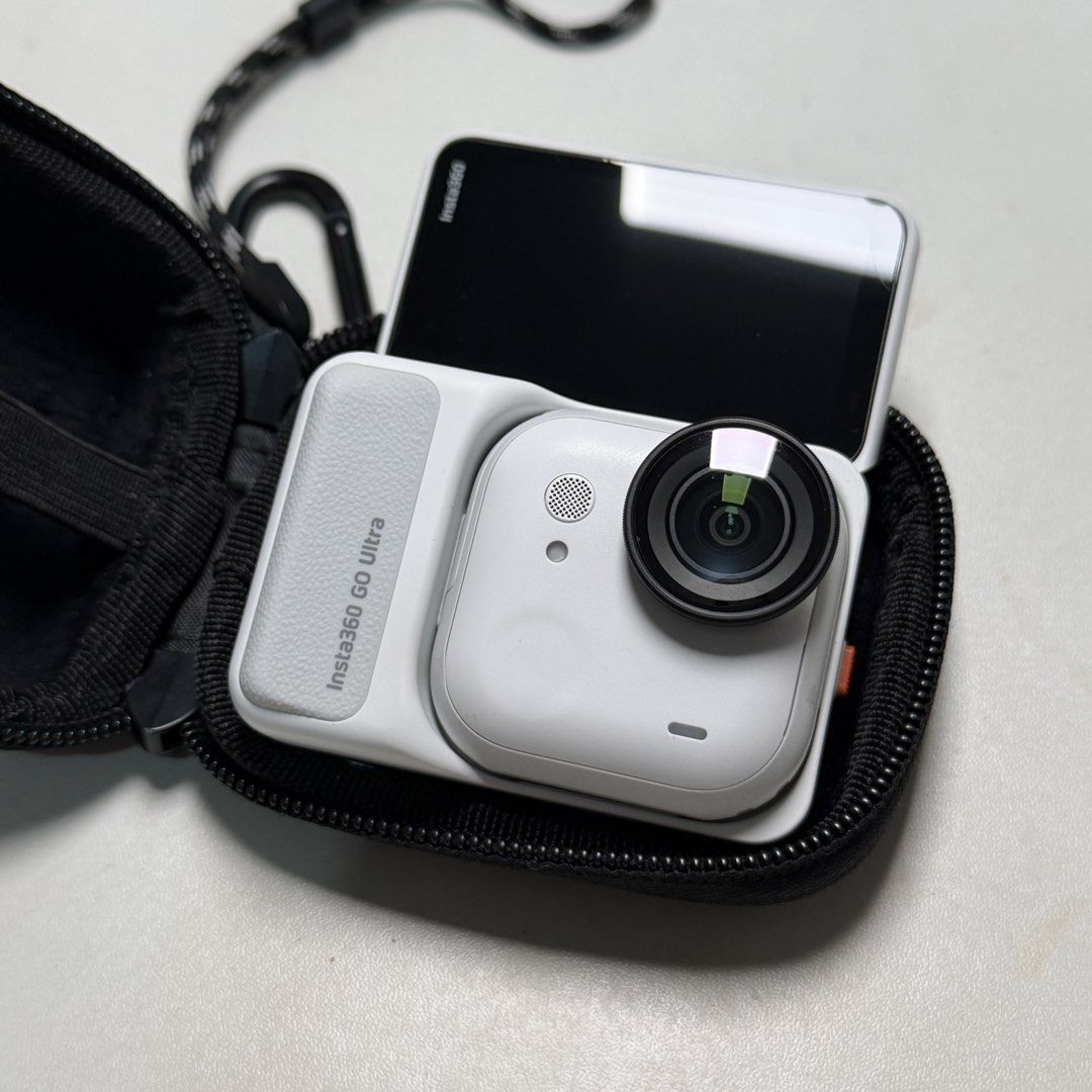 Insta360 GO Ultra Creator Bundle (White) (Category: Cameras) located in Lipa City. Submitted by deadeclutter (Listing ID 1458811313, Image 1). Description: Letting go of my Insta360 GO Ultra Creator Bundle (White) 🥹🤍 Barely used since I got it last March! Selling because I’m planning to upgrade to the X6 instead. ✨ Bought at ₱27,990 SRP ✨ Barely used & well taken care of ✨ Complete Creator Bundle (with box) ✨ NO ISSUES Inclusions: • Mini 2-in-1