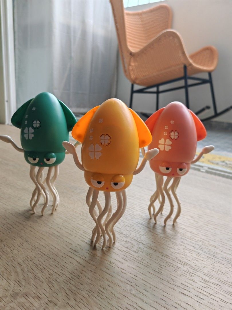 interactive electric dancing squid (Category: Kids Toys) located in Singapore. Submitted by booboohub (Listing ID 1458701855, Image 1). Description: Selling interactive electric dancing squid. comes in 3 colours as in the image shown. 1 squid is : 6 dollar 2 squid are : 10 dollar 3 squid are : 16 dollar.