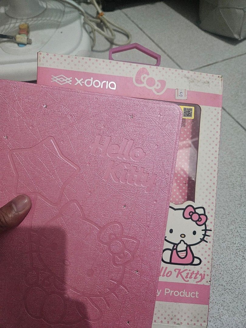 IPAD AIR 2 Hello kiity case original (Category: iPad) located in Pasay City. Submitted by son_castor (Listing ID 1458792025, Image 3). Description: hello kitty case original san.rio ltd pa unahan na lang.