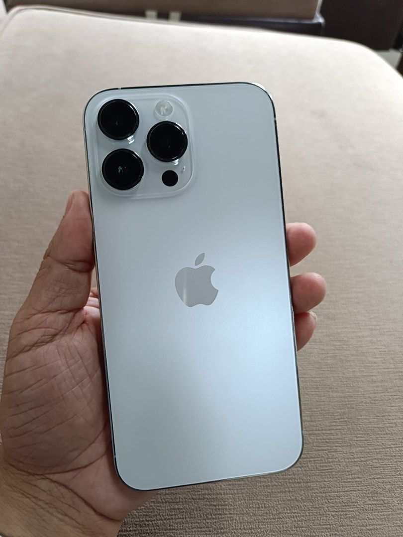 Iphone 14 Pro Max (Category: iPhone 14 Series) located in Makati City. Submitted by yemshidalgs (Listing ID 1458786169, Image 3). Description: 📱 iPhone 14 Pro Max 128GB — For Sale Price: ₱28,999 — Negotiable Inclusions: iPhone 14 Pro Max 128GB Original Box Case Replacement Charger Honest Disclosure: Has some scratches from use, mostly due to the case. Battery has been replaced. Current Battery Health: 96% 🔄 Swap/Trade: Open to swapping for anot