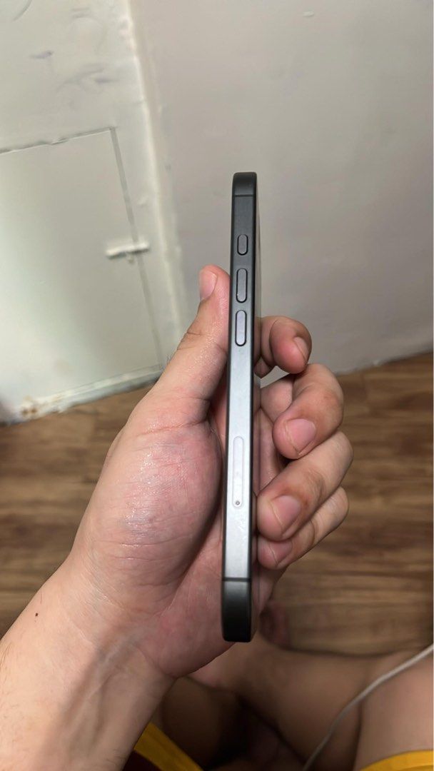 Iphone 17 256GB (Category: Other Mobile & Gadget Accessories) located in San Juan City. Submitted by joemgg (Listing ID 1458741127, Image 3). Description: FOR SALE: iPhone 17 256GB 🖤 iPhone 17 - 256GB China Variant Battery Health: 100% Cycle Count: 90 First Use: May 2026 No SIM Restrictions / Openline Warranty until May 29, 2027 Inclusion : Charger Issue : may konting gasgas 💰 Price: 38,500 📍 Meet-up: Batasan qc or san juan mnl 📩 PM if intere
