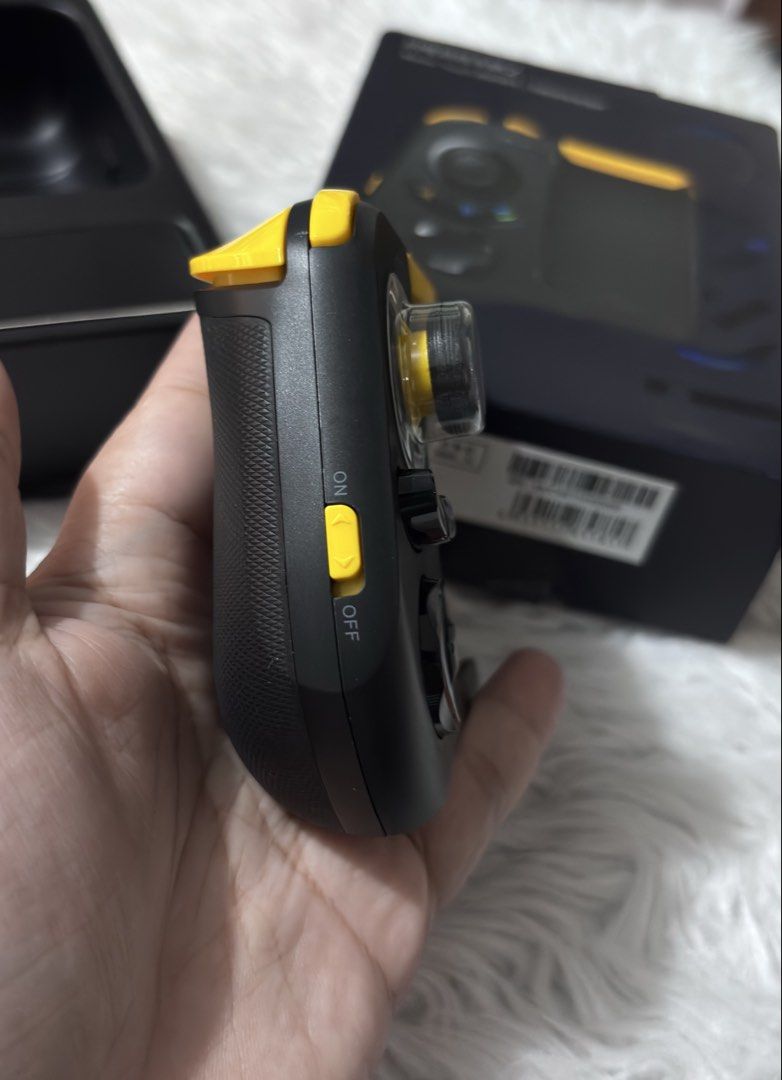IQOO Lightning Gamepad 2 Master Touch (Category: Controllers) located in Paranaque City. Submitted by dalle_closet (Listing ID 1458746911, Image 3). Description: brandnew pa ito for VIVO & IQOO phone only nag oon naman hindi ko lang matest kasi wala kaming compatible model. .