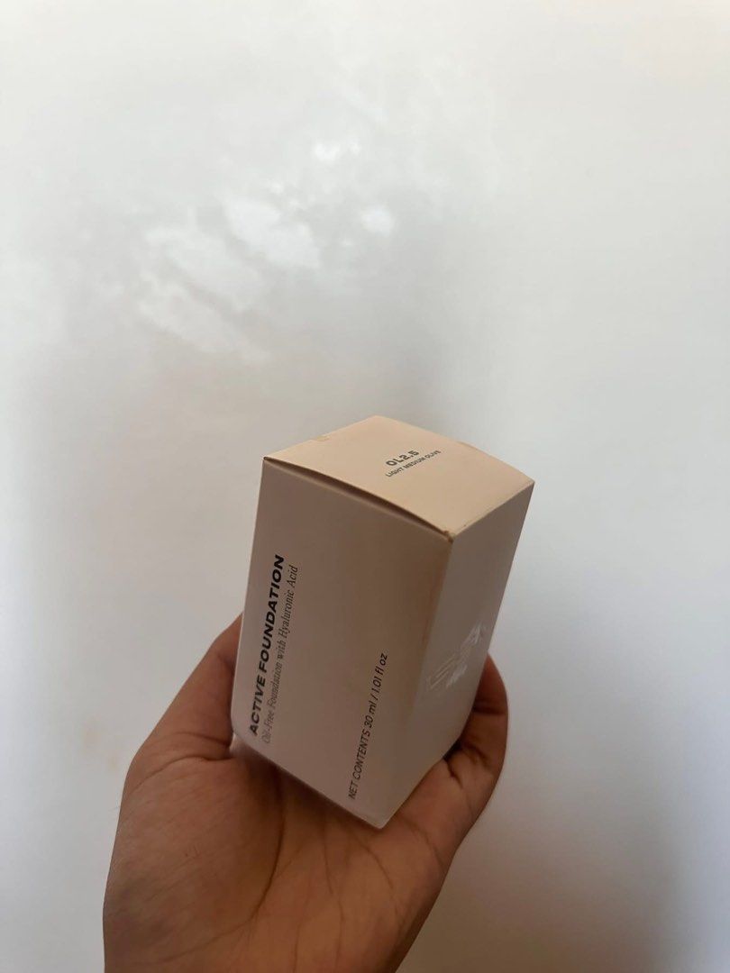 Issy Active Foundation OL2.5 Light Medium Olive (Category: Makeup) located in Calamba. Submitted by mjrian___ (Listing ID 1458789623, Image 3). Description: Used only 1-2 pumps (around 98% full) Rfs: wrong shade Bought for ₱489 - Issy Active Foundation - Shade: OL2.5 (Light Medium Olive) - Oil-free formula - Enriched with Hyaluronic Acid - Size: 30 ml / 1.01 fl oz - Ideal for everyday wear Expiration: 7/2028.