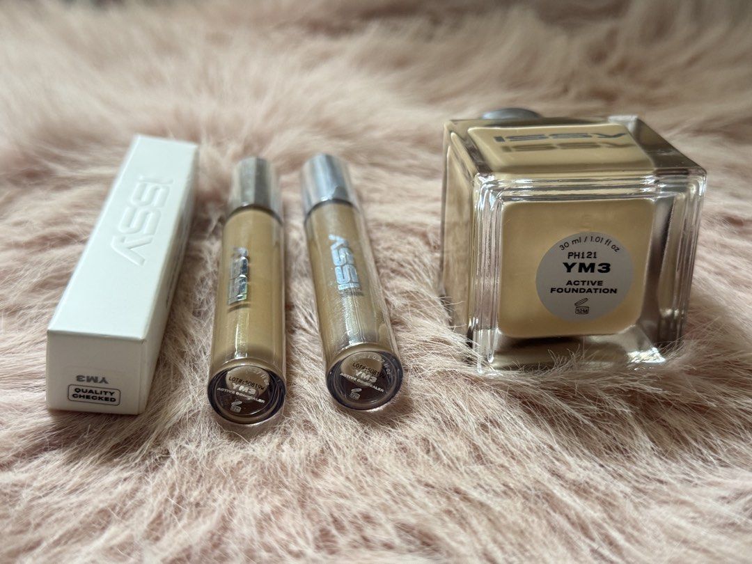 Issy Foundation & Concealer (Category: Makeup) located in Batangas. Submitted by misscalista_ (Listing ID 1458701227, Image 2). Description: Brand new yung isang concealerrr Used once yung isang concealer at foundation, ginamit lang sa event.