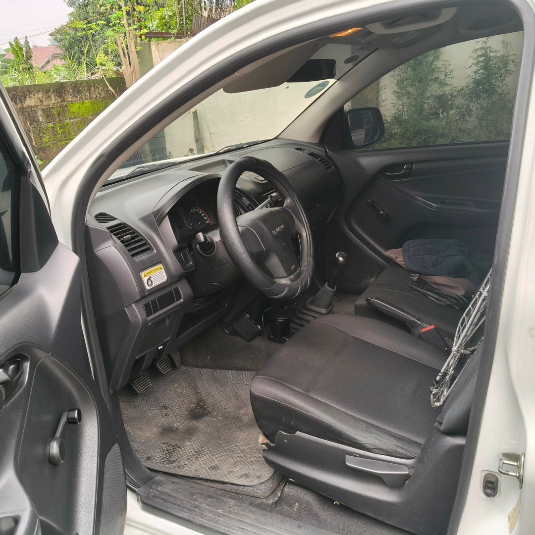 Isuzu D-Max (Category: Used Cars) located in Manila. Submitted by giannepascual (Listing ID 1458830787, Image 3). Description: Isuzu Dmax Flexicube 2020 model 1.9 rz4e engine 280,000 km mileage 399,999 php negotiable Excellent running condition Alagang alaga ang makina Issue!! Pintura at interior as is na kung ano yun nasa picture. Sa makina walang ka proble problema!! Loc Baliwag Bulacan.