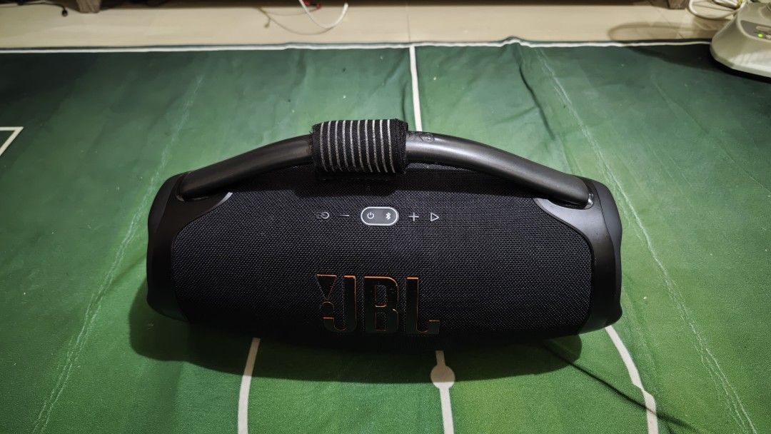 JBL Boombox 3 Portable Waterproof Bluetooth Speaker (Category: Soundbars, Speakers & Amplifiers) located in Pasig City. Submitted by asedahot (Listing ID 1458690635, Image 2). Description: - JBL Boombox 3 - Incredible sound quality with powerful bass - Waterproof design, ideal for beach or pool - Long-lasting battery for extended parties - Easy Bluetooth connectivity - Comes with charging cable.