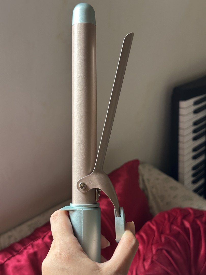 JML Supra Curl Iron (Category: Hair) located in Amadeo. Submitted by kaicortez (Listing ID 1458738409, Image 3). Description: - JML Curling Iron - Ionic technology for frizz-free curls - Multiple heat settings up to 220°C - Fully functional, works great! RFS: not using it anymore OG price: 2975.