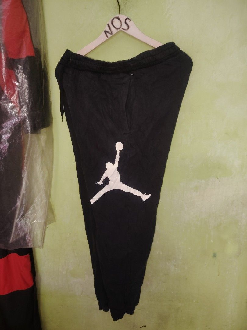 Jordan Standard Fit Joggers Black Size S (Category: Joggers) located in Pasig City. Submitted by michelle.asuki (Listing ID 1458736372, Image 2). Description: - Black Jordan joggers - Jumpman logo detail - Standard fit - Size S - Elastic waistband with drawstring - Ideal for casual wear or training - Comfortable and stylish.