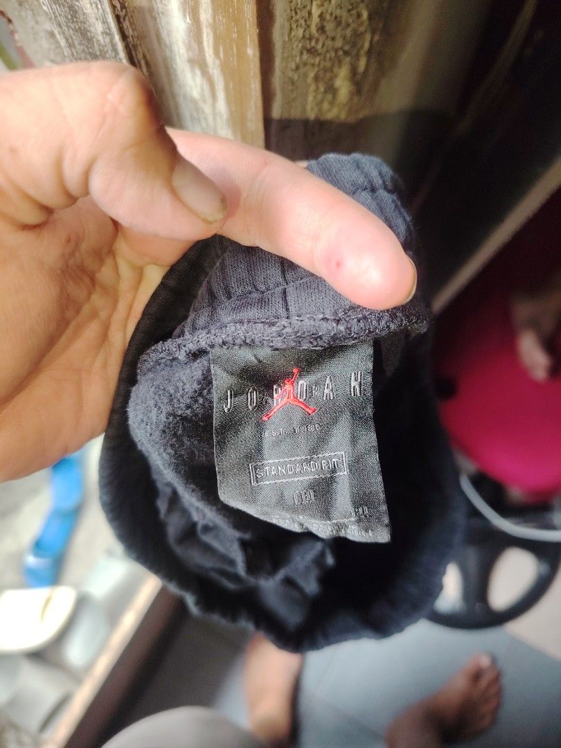 Jordan Standard Fit Joggers Black Size S (Category: Joggers) located in Pasig City. Submitted by michelle.asuki (Listing ID 1458736372, Image 3). Description: - Black Jordan joggers - Jumpman logo detail - Standard fit - Size S - Elastic waistband with drawstring - Ideal for casual wear or training - Comfortable and stylish.