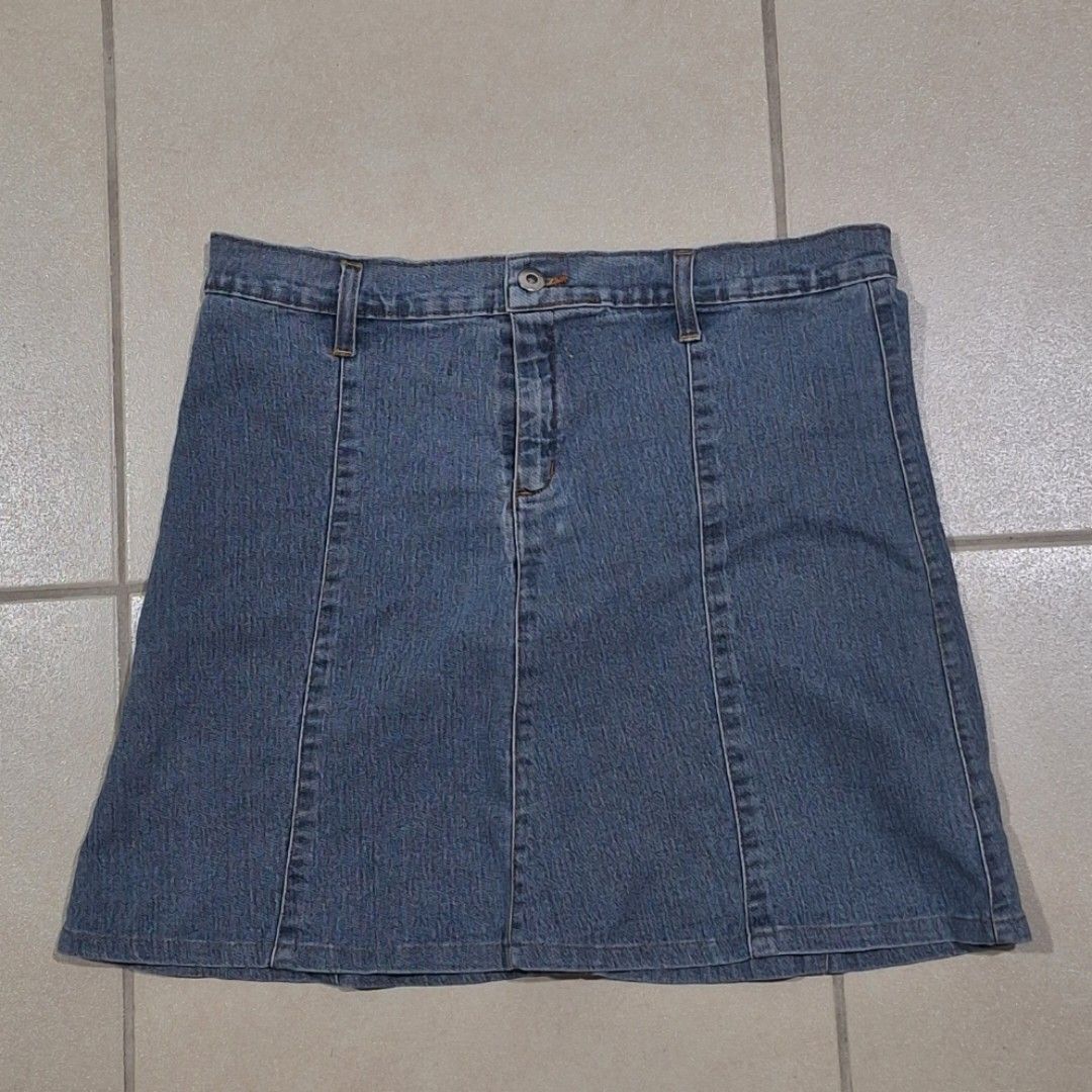 J.S.Y. Denim Skirt (Category: Skirts) located in Manila. Submitted by itsveeagain (Listing ID 1458843429, Image 1). Description: Classic blue denim skirt, mid-thigh length, can fit M-L. Doesn't fit me anymore sadly, but it used to be my one of my fave pieces. rfs: cleaning out my closet ^_^.