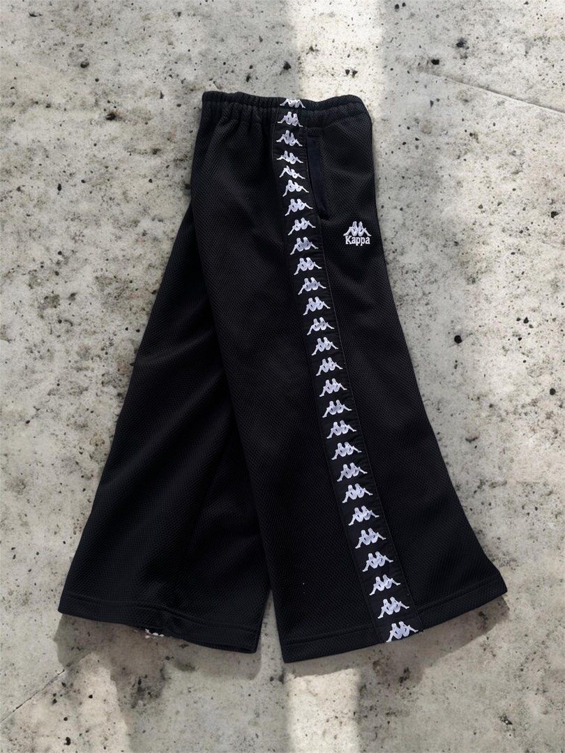 Kappa Black Side-strip Joggers (Category: Joggers) located in Quezon City. Submitted by cedrickarjona (Listing ID 1458781276, Image 1). Description: Kappa Black Side-strip Joggers 800 26-34x32 No issue .