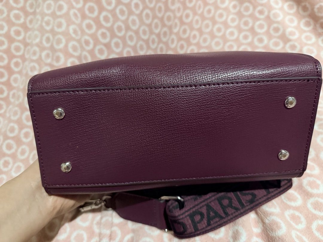 Karl Lagerfeld crossbody bag (Category: Cross-body Bags) located in Calamba. Submitted by missceeeee (Listing ID 1458787412, Image 3). Description: Original bought from US In excellent codition.