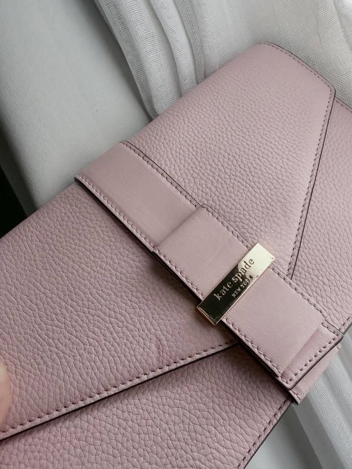 Kate Spade Fold Over Clutch (Category: Clutches) located in Taguig. Submitted by its.angelic.xoxo (Listing ID 1458869002, Image 2). Description: Kate Spade Fold Over Clutch Baby Pink Color Pebbled Lether Used with care 📍Cembo Taguig Delivery fee, care of buyer.