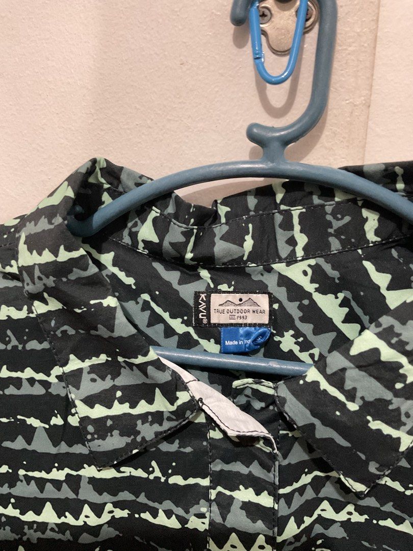 KAVU polo shirt (Category: Shirts) located in Bacong. Submitted by jrhakitabilon (Listing ID 1458848258, Image 2). Description: Kavu cropped polo shirt Slightly nego Size M, can fit S Loc: Diliman, QC.