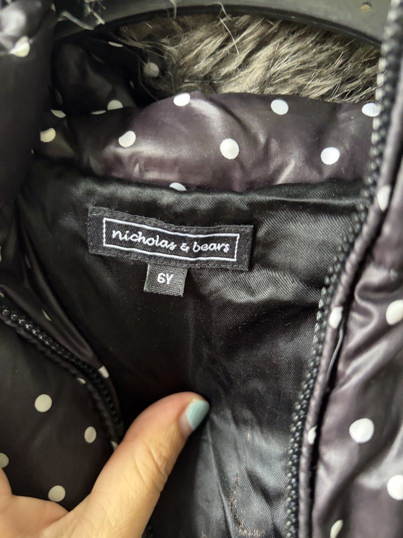 Kids Puffer Winter Jacket (6Y) (Category: Babies & Kids Fashion) located in Manila. Submitted by decluttering_me (Listing ID 1458881966, Image 2). Description: color: 10/10 but missing belt shipping fee: ~85 through gogo express, j&t .