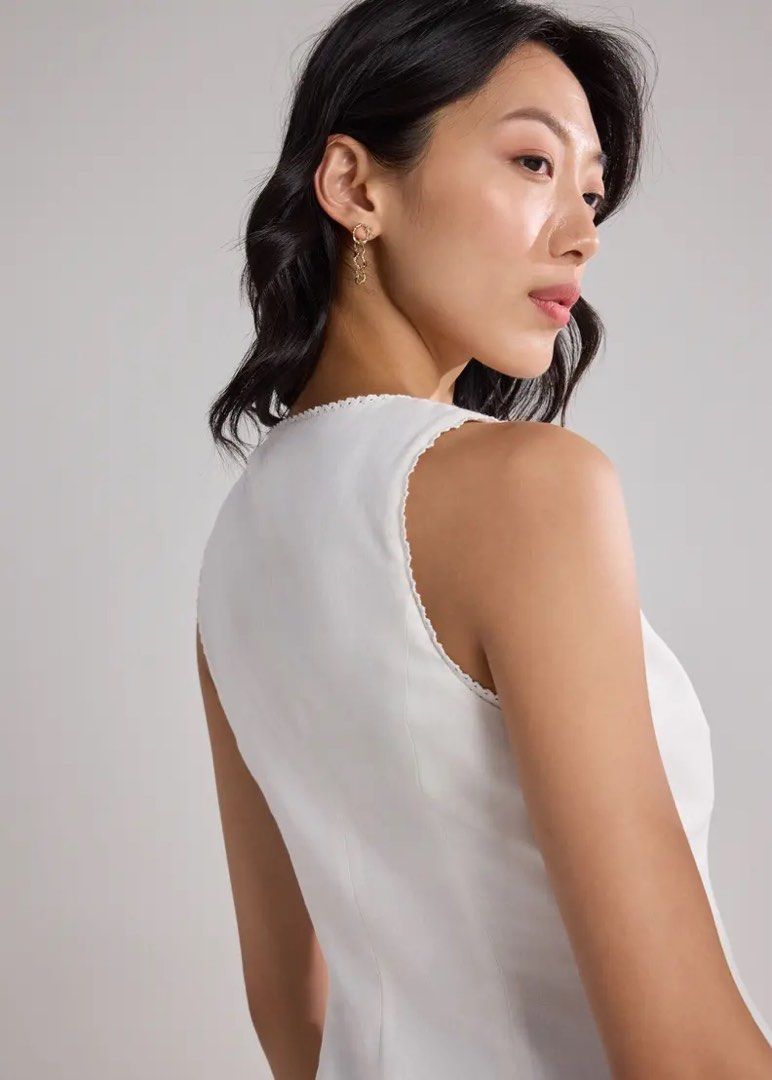 love bonito lace trim fitted top (Category: Sleeveless) located in Cebu City. Submitted by plsbuymyclothes (Listing ID 1458737638, Image 3). Description: with tags 🏷️ site price: 2,790 rfs: decluttering clothes :(.