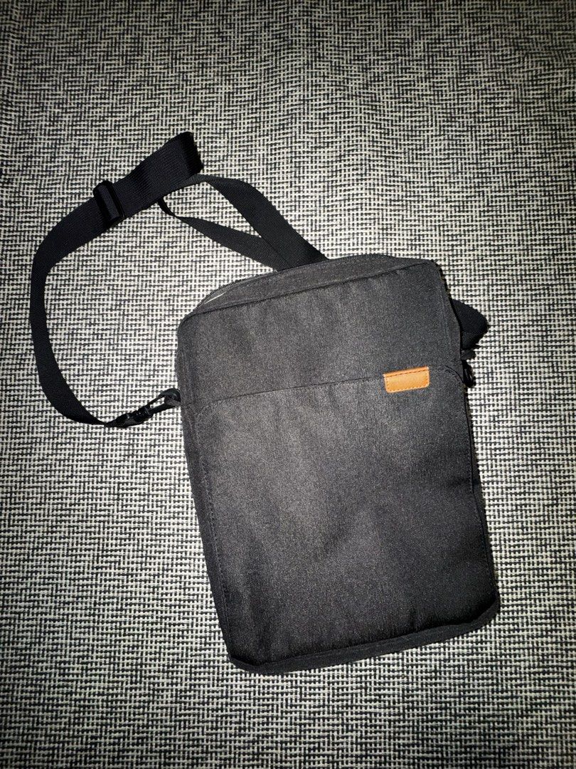 Laptop/Ipad Sling Bag (Category: Laptops & Notebooks) located in Quezon City. Submitted by coolmomma (Listing ID 1458842379, Image 1). Description: Good condition Color: Gray Comes with 2 Pockets Laptop/Ipad 13 in..