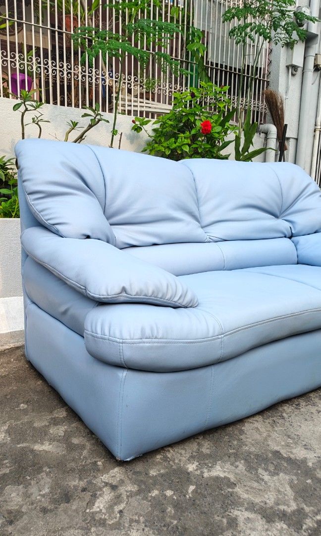 Leather sofa (Category: Sofas) located in Manila. Submitted by tonyhawk0592 (Listing ID 1458806824, Image 2). Description: .