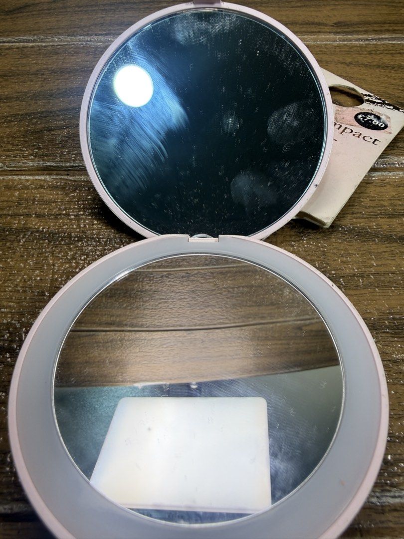 led compact mirror (Category: Makeup) located in Quezon City. Submitted by fashionifywardrobe8899 (Listing ID 1458819143, Image 2). Description: .