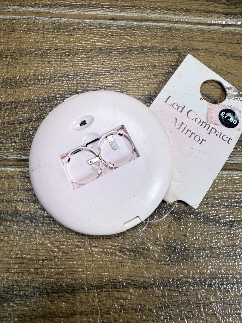 led compact mirror (Category: Makeup) located in Quezon City. Submitted by fashionifywardrobe8899 (Listing ID 1458819143, Image 3). Description: .