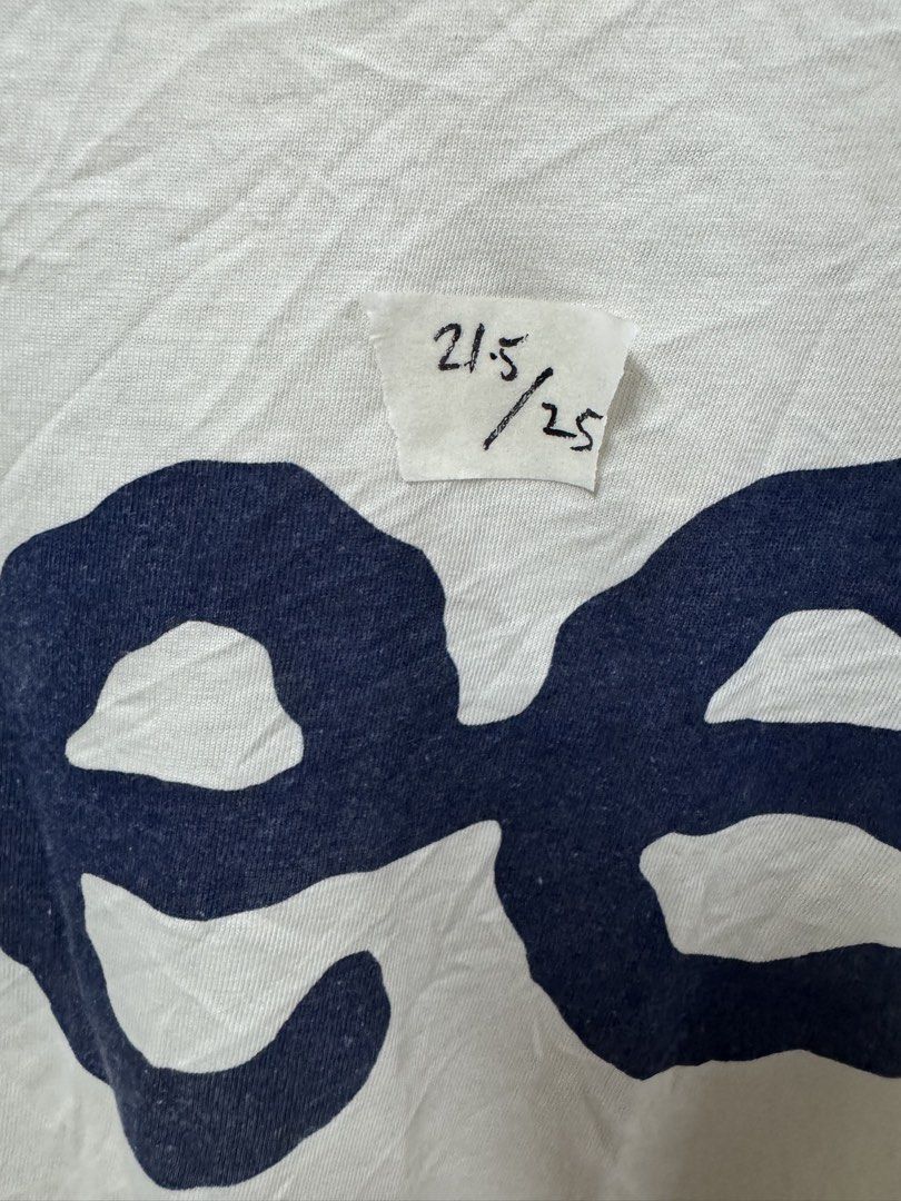 Lee tshirt (Category: Tshirts & Polo Shirts) located in Seri Manjung. Submitted by azulpickers86 (Listing ID 1458856441, Image 2). Description: Lee T-Shirt – White * Brand: Lee * Size: 36M (rujuk tag) * Colour: White * Design: Lee logo print depan * Condition: Preloved * Keadaan: Ada kedutan/crease, sila rujuk gambar * Sesuai untuk: Casual / streetwear 💰 Harga: RM 30 DFOD BY JNT 📦 Postage available 📩 PM untuk serious buyer..