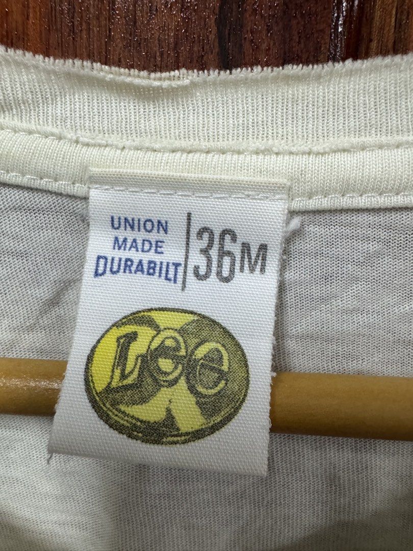 Lee tshirt (Category: Tshirts & Polo Shirts) located in Seri Manjung. Submitted by azulpickers86 (Listing ID 1458856441, Image 3). Description: Lee T-Shirt – White * Brand: Lee * Size: 36M (rujuk tag) * Colour: White * Design: Lee logo print depan * Condition: Preloved * Keadaan: Ada kedutan/crease, sila rujuk gambar * Sesuai untuk: Casual / streetwear 💰 Harga: RM 30 DFOD BY JNT 📦 Postage available 📩 PM untuk serious buyer..