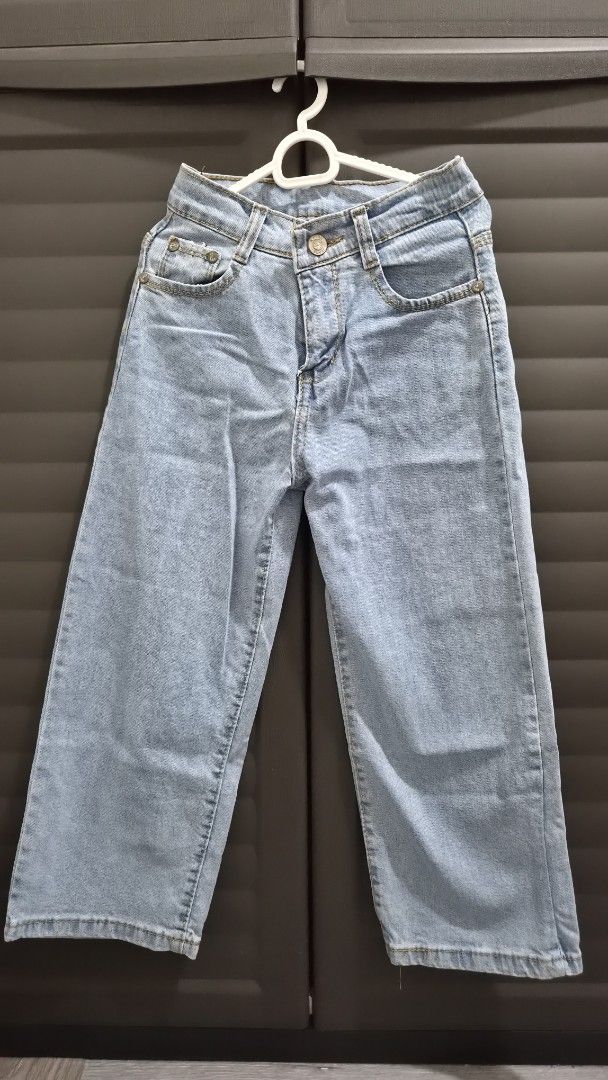 Light Wash Denim Jeans (Category: Babies & Kids Fashion) located in Pasig City. Submitted by bash0011 (Listing ID 1458779979, Image 1). Description: - Light wash denim jeans - Classic five-pocket style - Button and zip closure - Tagged size 22 - Ideal for everyday wear - Please check photos for detailed condition.