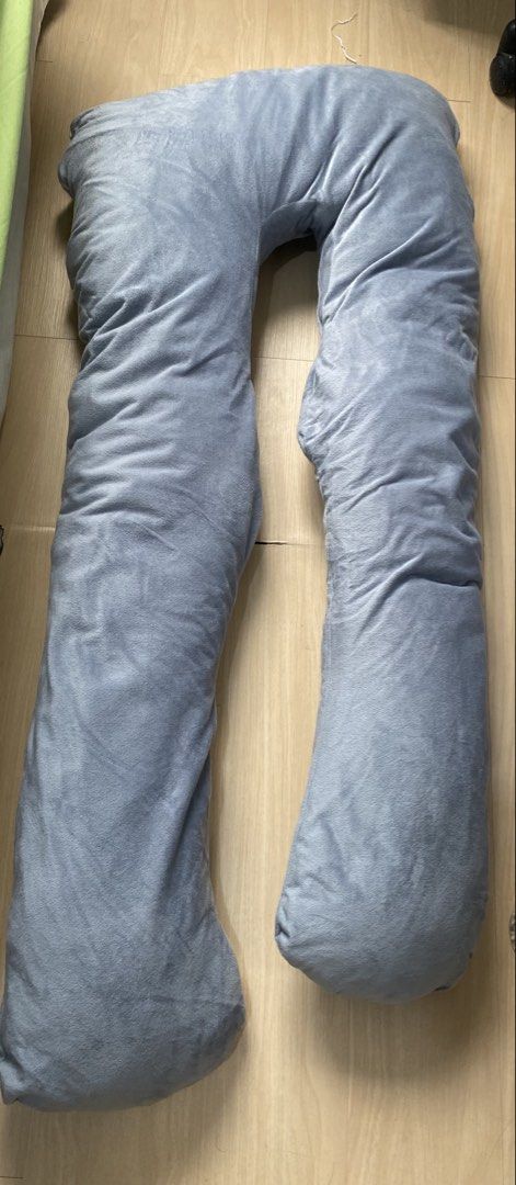 Little Buddy Maternity Nursing U-Shape Pregnancy Pillow (Category: Maternity Care) located in Pasay City. Submitted by sementhaa (Listing ID 1458740754, Image 2). Description: Bought for 800 pesos RFS: Bought another pregnancy pillow.
