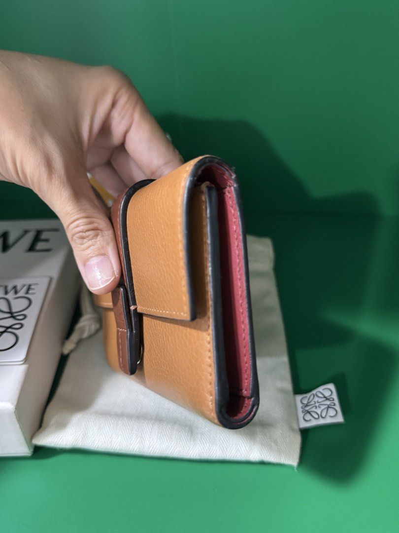 Loewe Trifold Wallet (Category: Luxury Bags & Wallets) located in Quezon City. Submitted by voleremnl (Listing ID 1458710942, Image 3). Description: 19k ❗️LOEWE TRIFOLD WALLET Preloved With dustbag & box Excellent condition Priced like a preloved card holder🤭 19,000 ONLY.