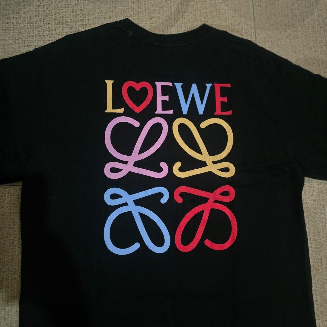 Loewe tshirt (Category: Tshirts & Polo Shirts ) located in El Nido. Submitted by marco.tandoc (Listing ID 1458719806, Image 3). Description: size: Medium (oversized) width: 22 length: 28 no issue.