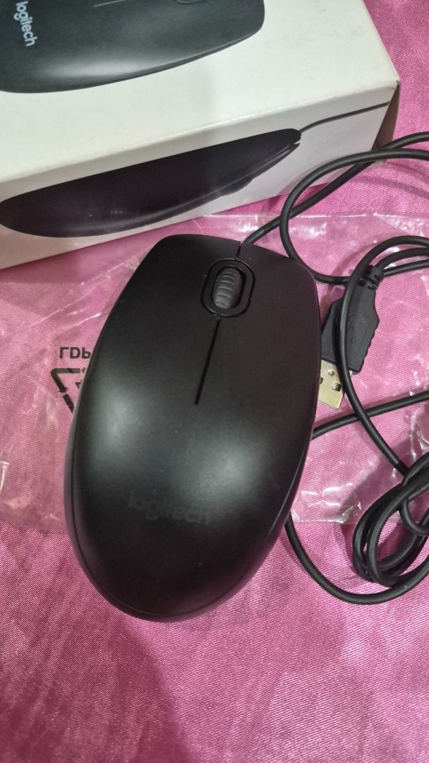 Logitech B100 Wired Mouse (Category: Mouse & Mousepads) located in Manila. Submitted by fastdragon_0c367e (Listing ID 1458791211, Image 2). Description: - Logitech B100 Wired Mouse - Full-size, ambidextrous design for comfort - Compatible with Windows, macOS, and Linux - Perfect for everyday computing tasks.