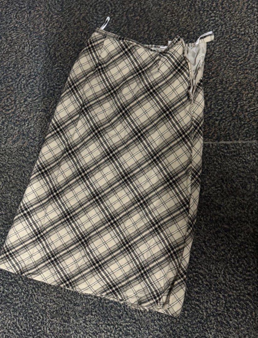 Long skirt (Category: Skirts) located in San Jose del Monte. Submitted by idecluttermythings (Listing ID 1458814889, Image 1). Description: .