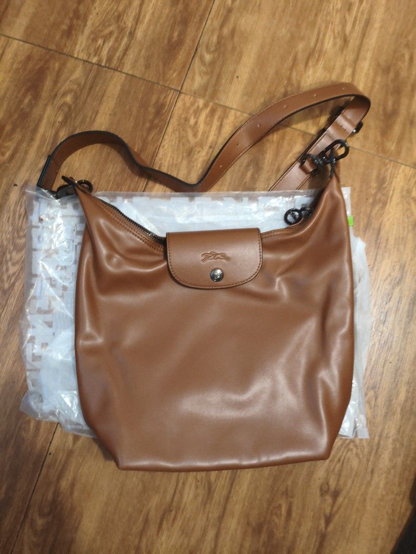 Longchamp Le Pliage Cuir Shoulder Bag (Category: Luxury Bags & Wallets) located in Quezon City. Submitted by ferge88 (Listing ID 1458837607, Image 1). Description: - Genuine brown leather shoulder bag - Secure top zip closure - Flap with snap button for added security - Adjustable strap with stylish buckle details - Comes with a protective dust bag - Ideal for everyday wear and tear.