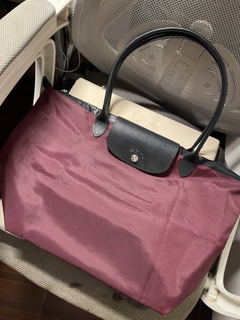 Longchamp Le Pliage Tote Bag Burgundy (Category: Luxury Bags & Wallets) located in Pasig City. Submitted by naturalees (Listing ID 1458746594, Image 2). Description: - Classic Longchamp tote bag - Color: Burgundy nylon with black leather trim and handles - Features: Folds flat for easy storage, interior pocket - Ideal for: Everyday use, work, or travel - Condition: Shows some signs of wear, but plenty of life left.