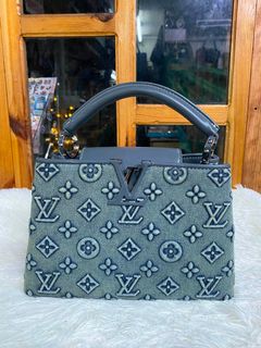 (Category: ) located in . Submitted by luxuryitembags (Listing ID 1458715218, Image 1). Description: .