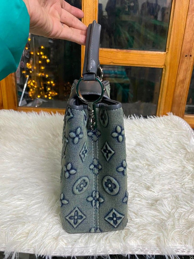 Louis Vuitton 2way (Category: Luxury Bags & Wallets) located in Baguio. Submitted by luxuryitembags (Listing ID 1458715218, Image 3). Description: 2nd hand (orig) no flaws or damage Lv box, dustbag and lv card inclusions featuring a blue monogram denim-look fabric negotiable price.