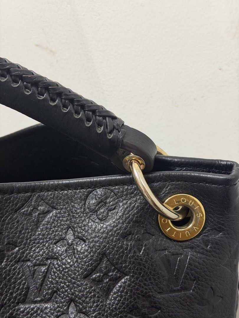 Louis Vuitton Artsy MM Monogram (Category: Luxury Bags & Wallets) located in Quezon City. Submitted by artcatalogueph (Listing ID 1458838350, Image 3). Description: FOR SALE Louis Vuitton Artsy MM Monogram - Coded - Gold hardwares - Clean and very presentable ₱17,000‼️ Meet ups QC commonwealth or Lalamove/Grab delivery within Metro Manila.