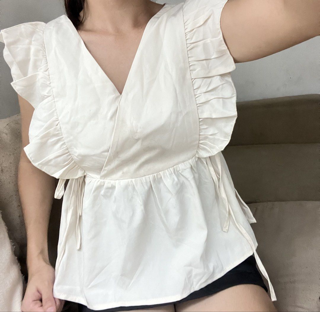 Lovito Top (Category: Blouses) located in San Jose del Monte. Submitted by springroll1_ (Listing ID 1458861317, Image 3). Description: Small on tag (can fit up to medium).