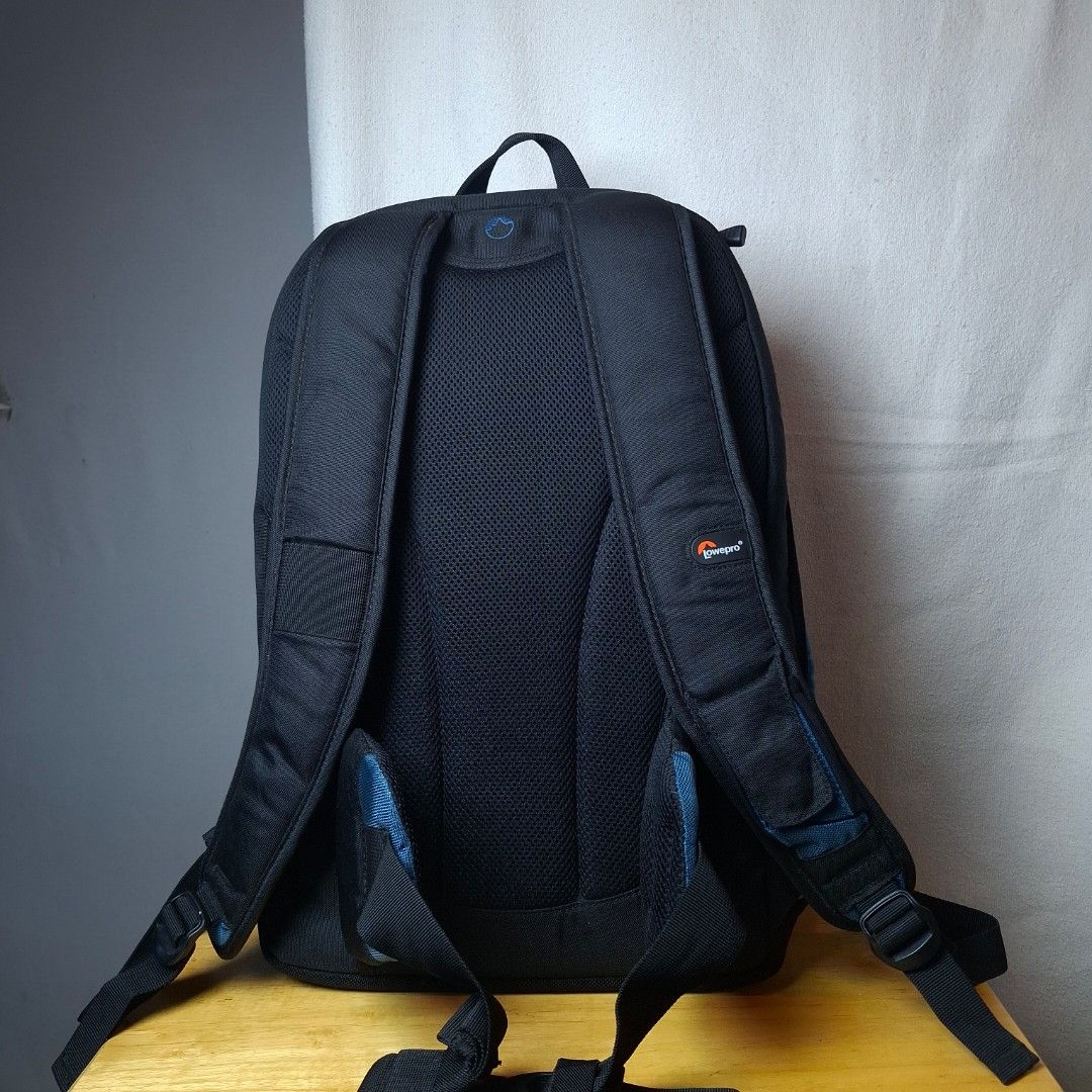 Lowepro Fastpack 250 Camera Bagpack (Category: Camera Bags & Carriers) located in Baguio. Submitted by kathuu27 (Listing ID 1458779225, Image 2). Description: Lowepro Fastpack 250 Camera Bagpack No issue With dividers Baguio City Based (open for dropping/meet-up) Outside Baguio - Payment First Shipping +SF Courier: Jnt.